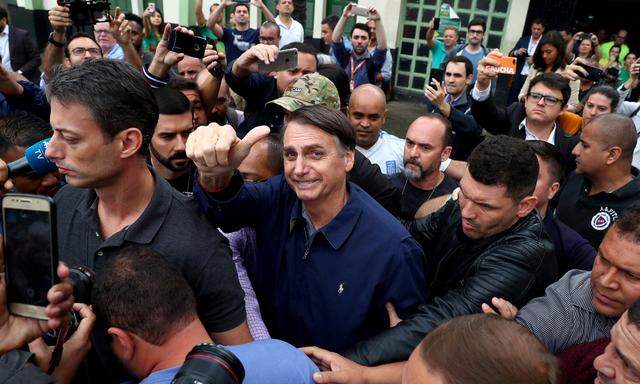 Seit 27 Jahren sitzt der Ex-Militär Jair Bolsonaro im Kongress. Es gelang ihm trotzdem, sich als Anti-Politiker in Szene zu setzen.