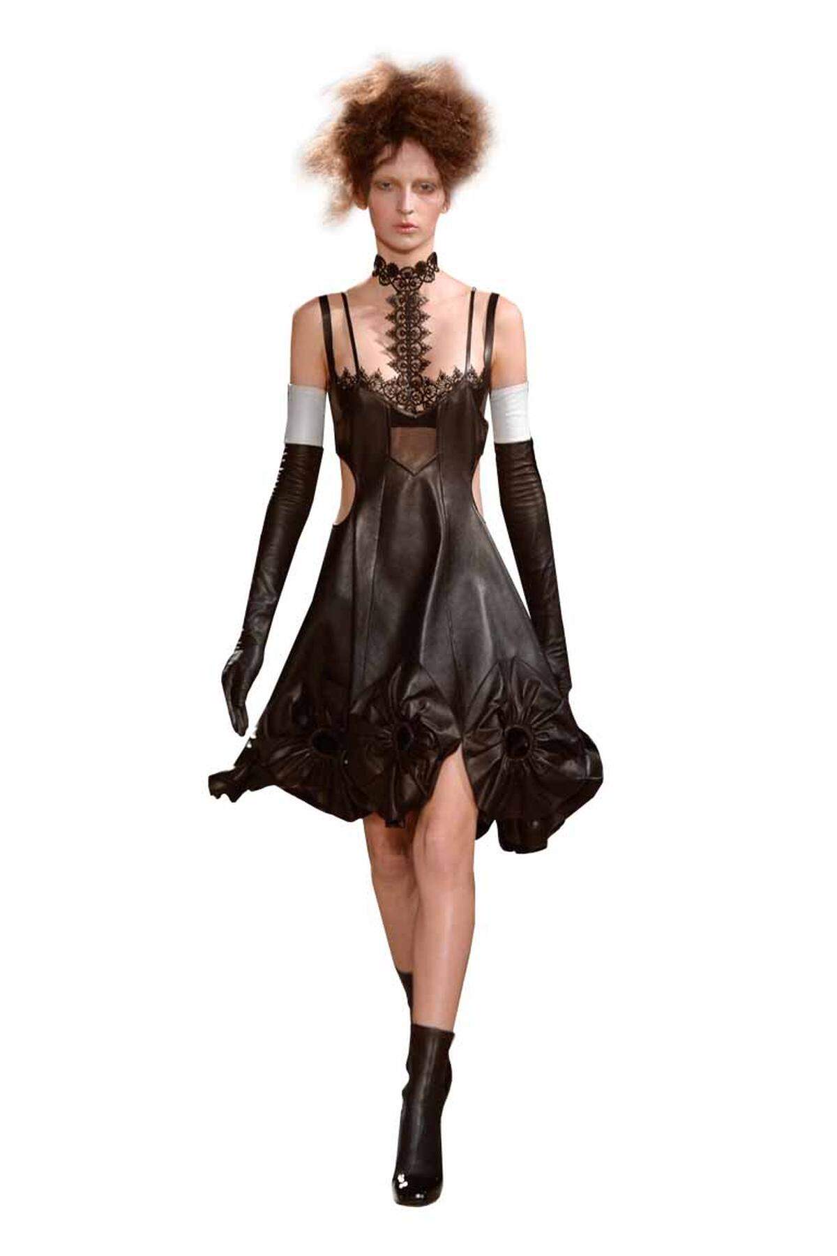 Damenlook von Alexander McQueen, Tuchlauben 7a, 1010 Wien.      