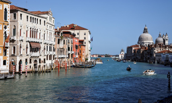 Zertruemmert Italien Euro