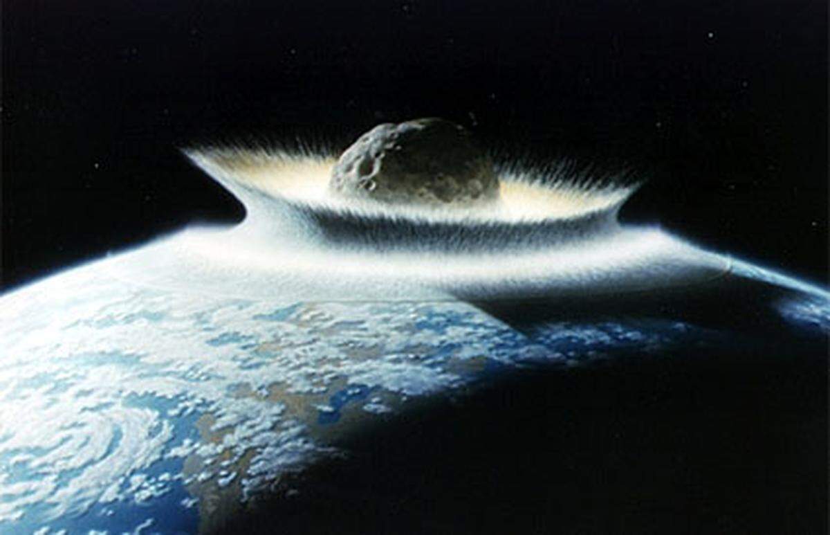Die nächste Katastrophe wurde für Freitag, den 13. April 2029, erwartet. Mittlerweile wurde dieses Datum verworfen. Experten gehen jedoch davon aus, dass "Apophis" in jedem Fall irgendwann einschlagen wird. Der Meteorit hat einen Durchmesser von 300 Meter und misst damit nur einen Bruchteil des "Dino-Vernichters" Chicxulub. Weiter: Die größten Meteoriten-Einschläge der Geschichte