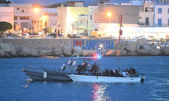 Archivbild aus Lampedusa Mitte September. Die Ankünfte in Italien sind zuletzt zurückgegangen..