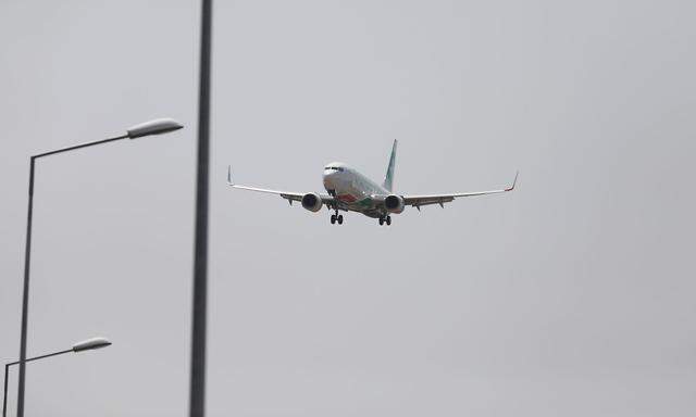 FILE PHOTO: A Transavia Boeing 737 plane prepares to land at Lisbon's airport