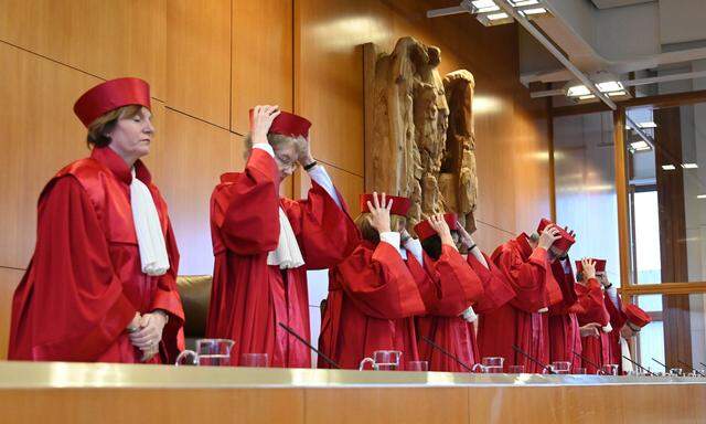 Die Richterinnen und Richter in Karlsruhe fällten ein Urteil zur Sterbehilfe, das für Diskussionen sorgt.