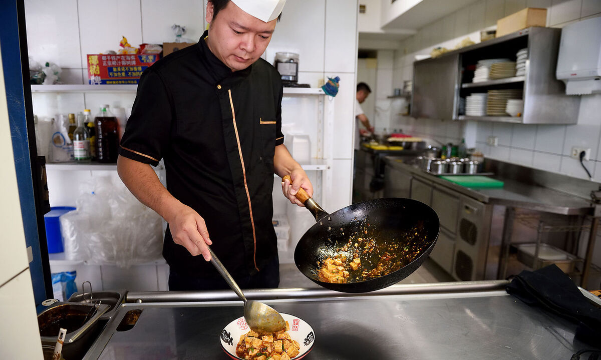 Koch Jun Yuan von der Feinen Sichuan Küche