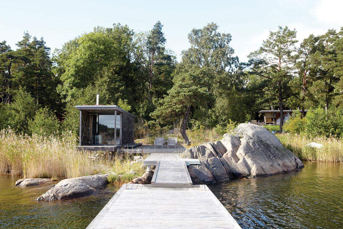 Dieses Strandhaus in Schweden liegt nur eine Stunde von Stockholm entfernt und wird als Ferienhaus genutzt.