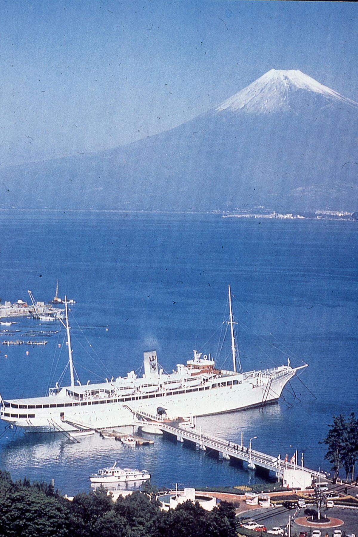 Die Stella Polaris wurde Ende der 60er-Jahre in Pension geschickt. Aus ihr entstand ein schwimmender Country Club mit Restaurant und Hotel in Japan.    
