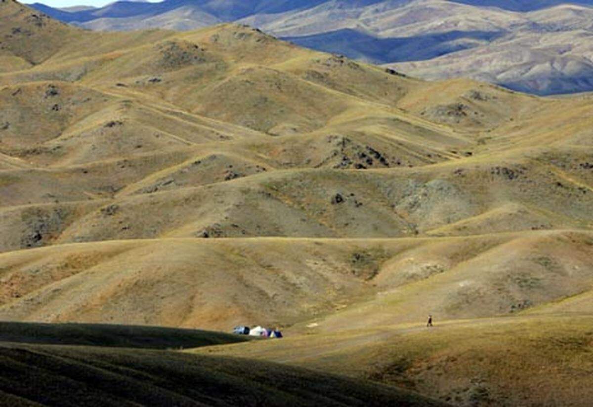 Die zwischen Zentral- und Ostasien gelegene Mongolei ist der am dünnsten besiedelte Staat der Welt. Obwohl sich die Bevölkerung in der Mongolei in den letzten 30 Jahren verdoppelt hat, kommen auf einen Quadratkilometer nur eineinhalb Einwohner.