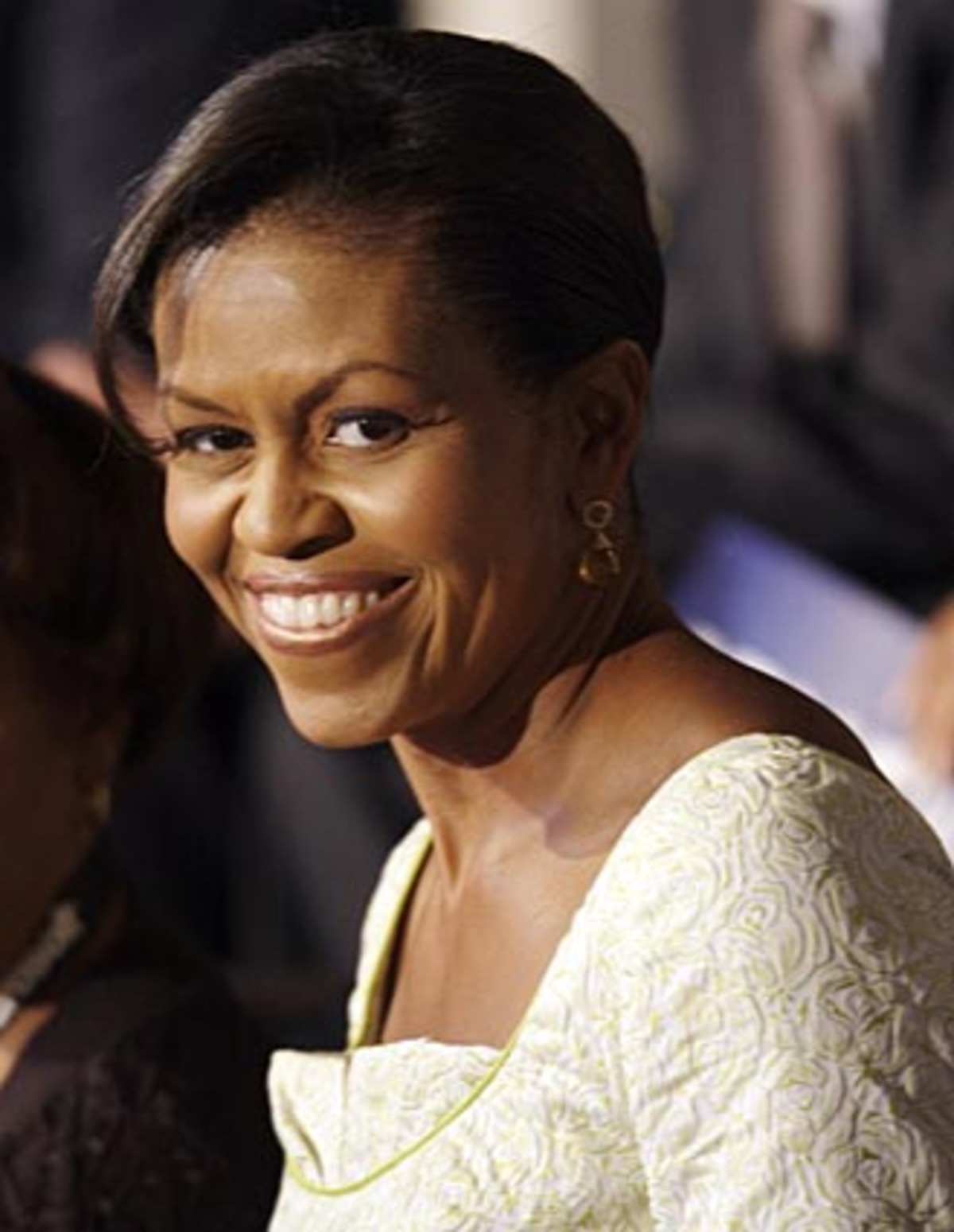 Pintos Spezialität sind jedoch Abendkleider, von denen Michelle Obama nicht nur diese dramatisch gestufte weiße Robe in ihrem Kleiderkasten hängen hat.