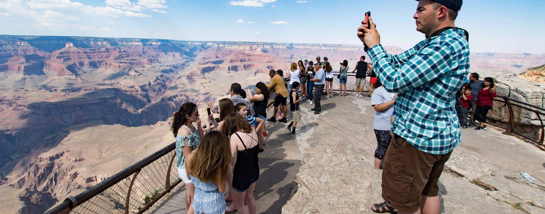 Menschen am Grand View Point beim Selfie machen American Way of live Amerika Arizona Colorado Pl