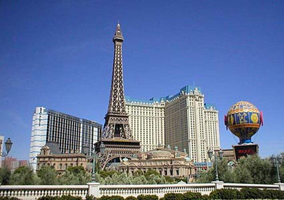 Den Partner fürs Leben gefunden und schon immer ein Fan von Spontanaktionen gewesen? Dann ist es wohl höchste Zeit für eine schnelle Hochzeit in der Kasino-Metropole, Elvis-Double inklusive. Las Vegas ist allerdings ein teures Pflaster, bereits für das Hinkommen muss man tief in die Tasche greifen.  Für einen Flug mit den "United Airlines" muss man mindestens 646,37 (ab Wien) hinblättern, doch vielleicht bringen die Kasinos ja Glück und füllen die Reisekassa wieder etwas auf.