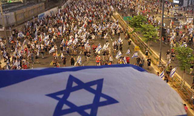 Die Demonstranten drangen in den vergangenen Tagen unter anderem in die Börse in Tel Aviv ein. 