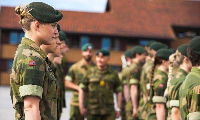 Soldatinnen und Soldaten der Garnison Sør-Varanger bei Kirkenes nahe der Grenze zu Russland. 