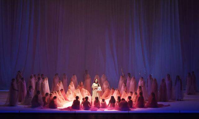Teil einer Opfermasse? Nadezhda Pavlova als Donna Anna im Salzburger „Don Giovanni“. 