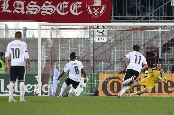 Als Liechtenstein-Keeper Peter Jehle ungestüm mit den Beinen voraus Junuzovic zu Fall brachte, gab es Elfmeter. Alaba, der bis dahin im ÖFB-Dress vier von vier Elfmetern verwertet hatte, schoss den Ball links am Tor vorbei.