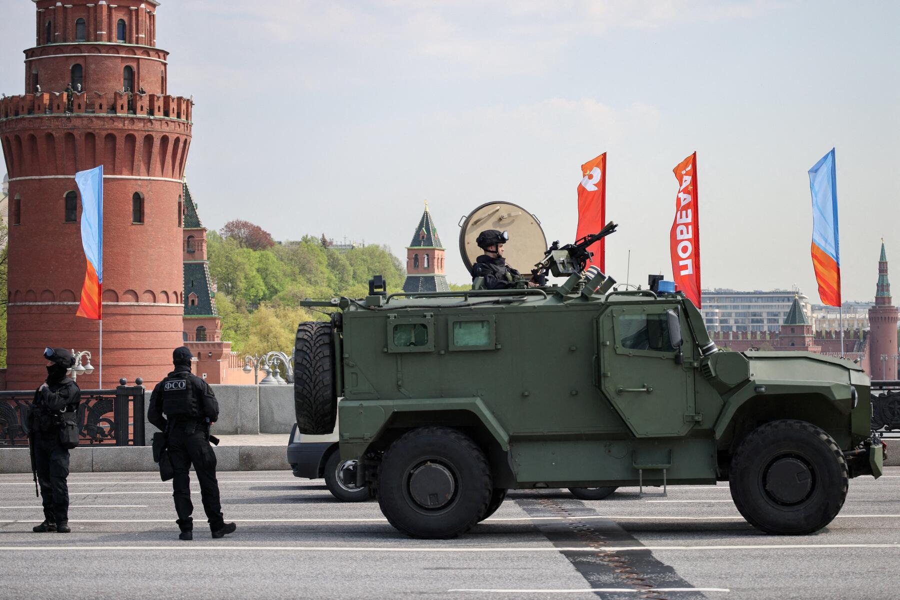 Ukraine und Russland drohen einander inmitten einseitiger Waffenruhe vor Weltkriegsparade gegenseitig