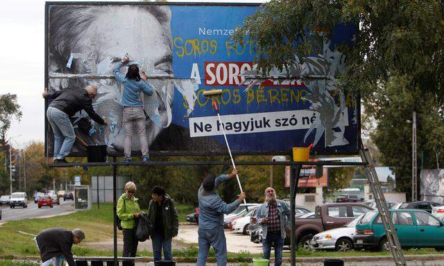 Anti-Soros-Plakate hingen in ganz Ungarn – bis Israels Premier, Benjamin Netanjahu, zu Besuch nach Budapest kam.