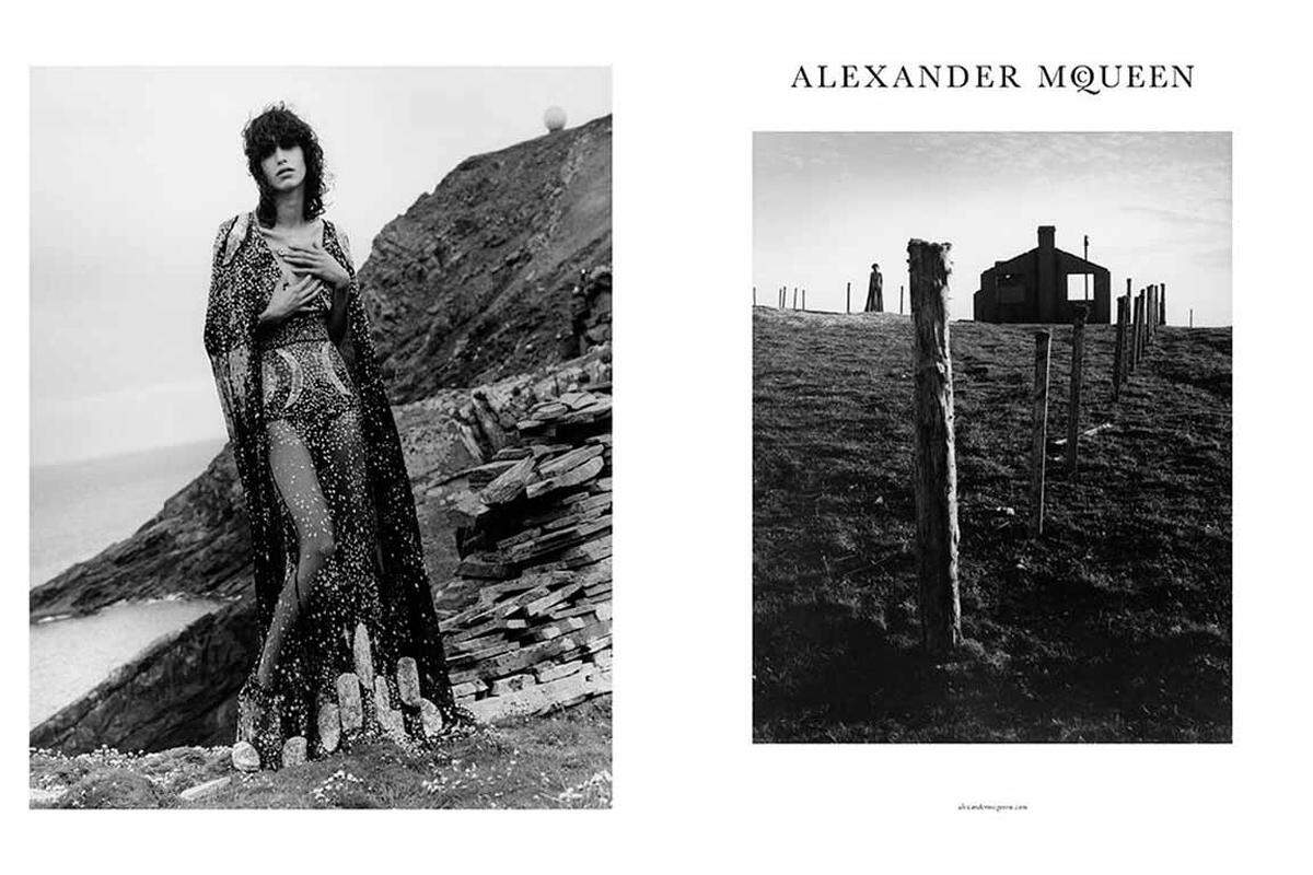 Mica Arganaraz für Alexander McQueen.