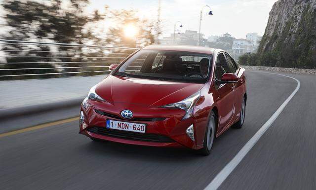 Man sitzt tiefer und besser in einem agileren Auto: Toyota Prius in Generation IV.