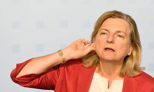 Außenministerin Karin Kneissl ersucht den rechtlichen Dienst des Rats der EU um eine Überprüfung.