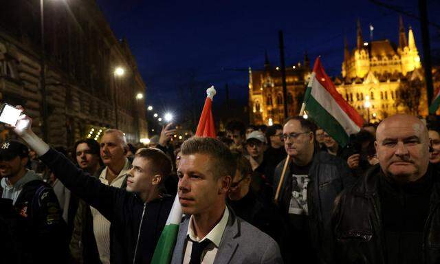 Peter Magyar nimmt am 26. März 2024 an einem Protest teil, bei dem der Chefstaatsanwalt Peter Polt und Ministerpräsident Viktor Orban zum Rücktritt aufgefordert werden.