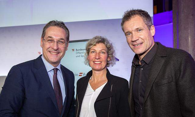 Armin Assinger (r.) mit Sportminister Heinz-Christian Strache (l.) und ÖSV-Frauenbeauftragter Petra Kronberger (Mitte)