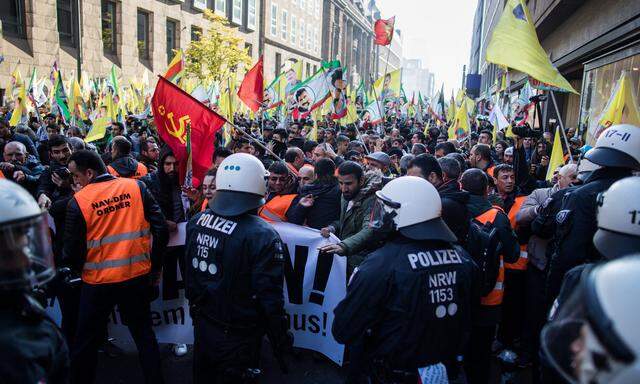  Kurden-Demonstration in Düsseldorf