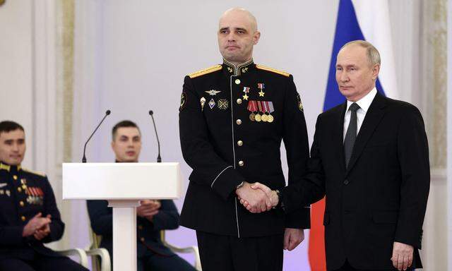 Putin ehre am heutigen Freitag einige „Helden Russlands“. 