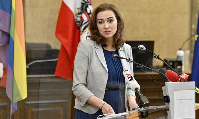 Die Justiz müsse einen "offenen und ehrlichen Umgang mit der Vergangenheit" pflegen, meint Justizministerin Alma Zadic (Grüne).