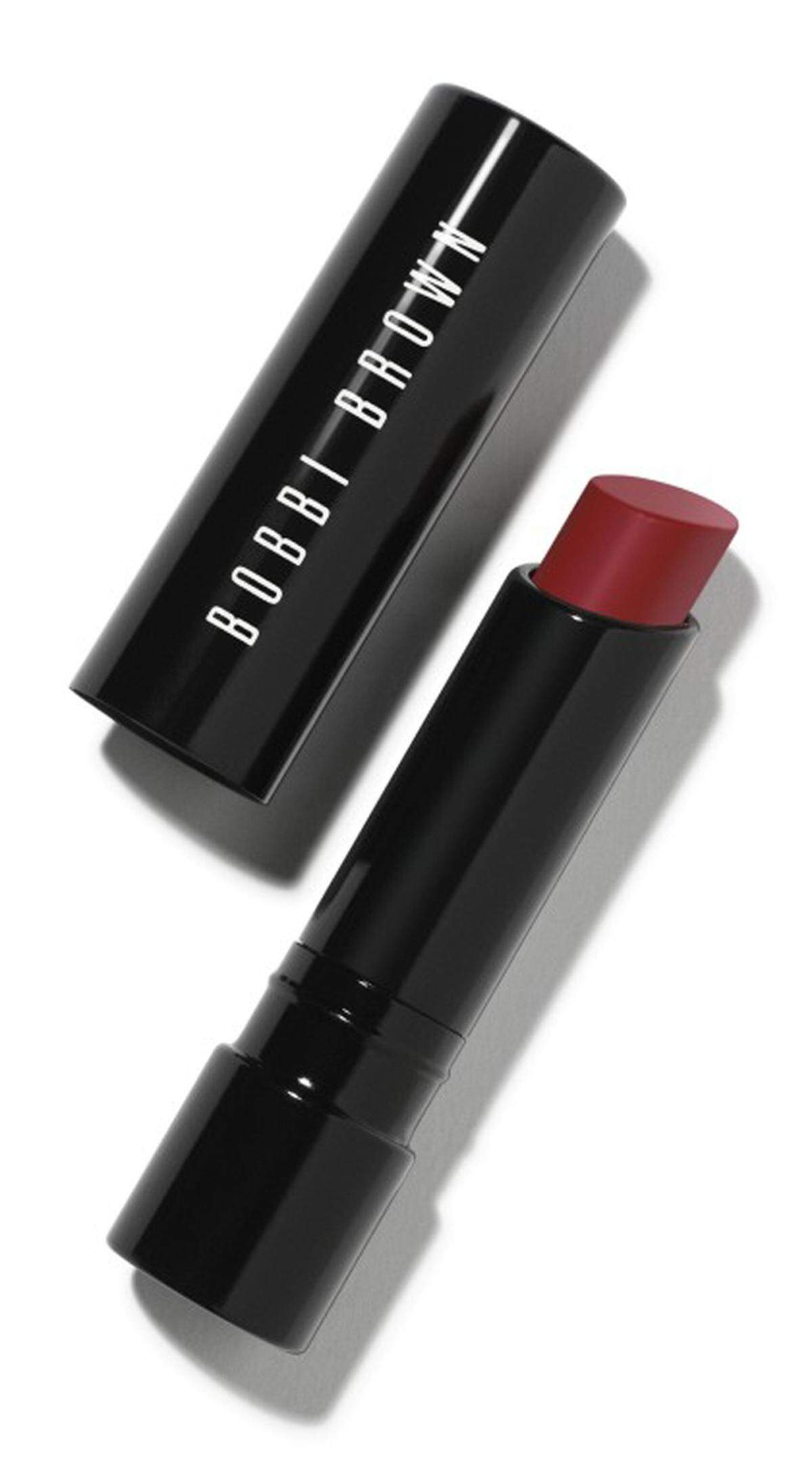 Passend dazu sollte man auf den matten Lippenstift von Bobbi Brown setzen, der die Lippen zusätzlich pflegt. Creamy Matte Lip Color, 25 Euro.