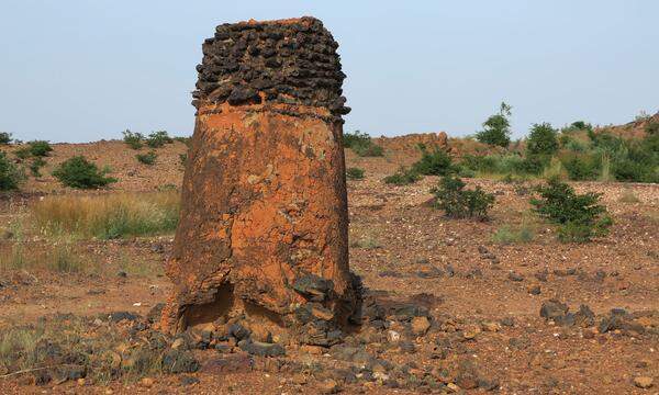 Die Historischen Stätten der Eisenverhüttung in Burkina Faso (Ronguin, Tiwega, Yamané, Kindbo, Békuy und Douroula) umfassen insgesamt 15 noch erhaltene Rennöfen, mehrere Ofenstrukturen, Minen sowie Spuren von Wohngebäuden in verschiedenen Provinzen des Landes.