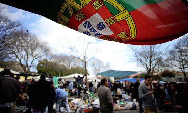 Portugal loest ueber tausend