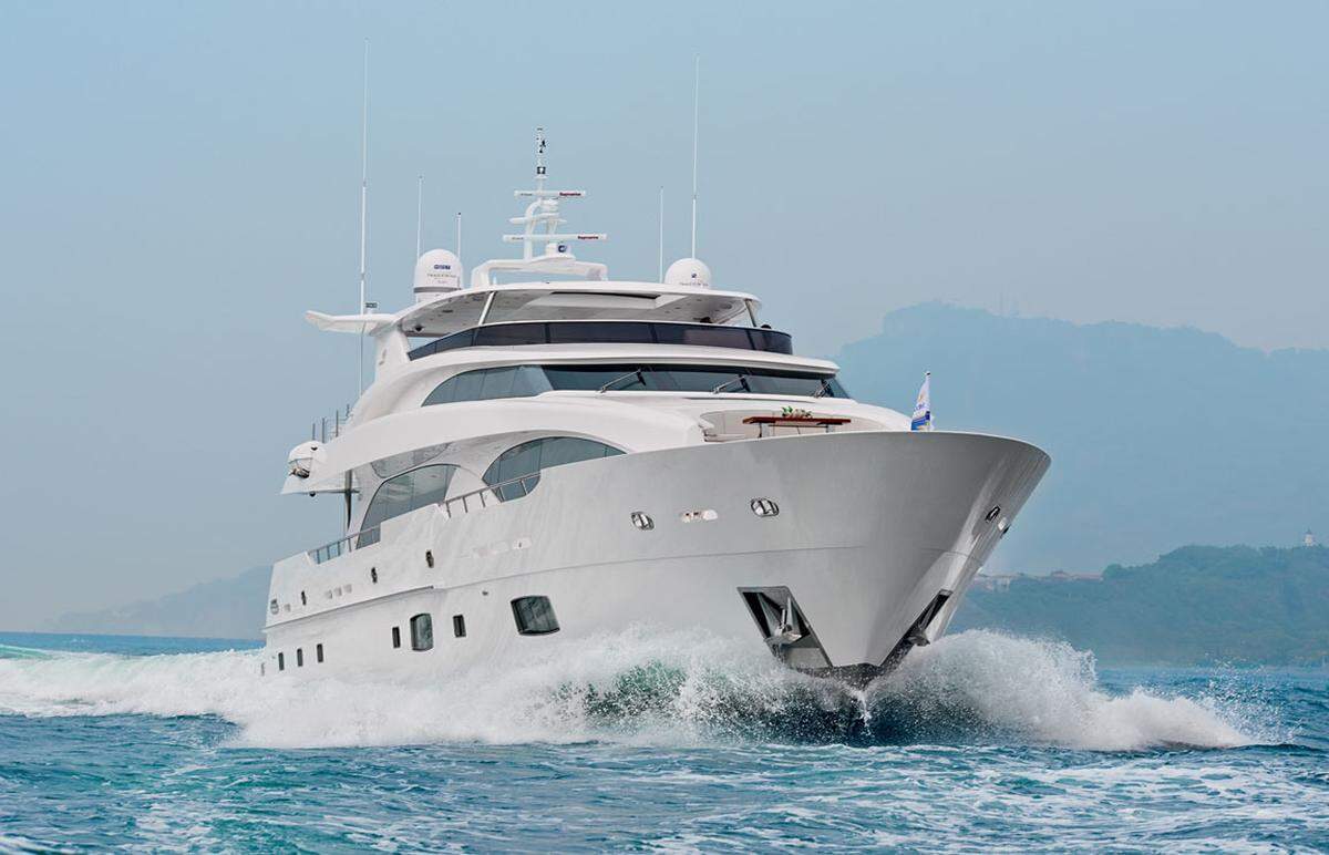 Savannah, Seahwk oder Silver Fast: Die Flaggschiffe von 21 Topwerften finden sich im neuen Bildband "The Superyacht Book" von Herausgeber Tony Harris.