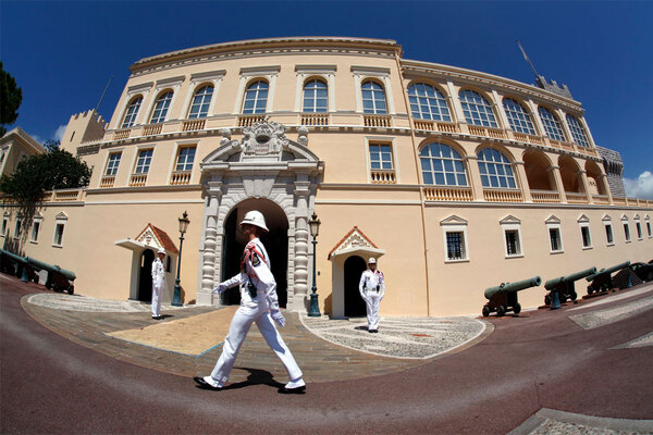 Dazu wurden unter anderem 38 Königs- und Fürstenfamilien eingeladen. Insgesamt wurden 4000 Gäste empfangen.  Weiter >> Die Bilder der Hochzeit