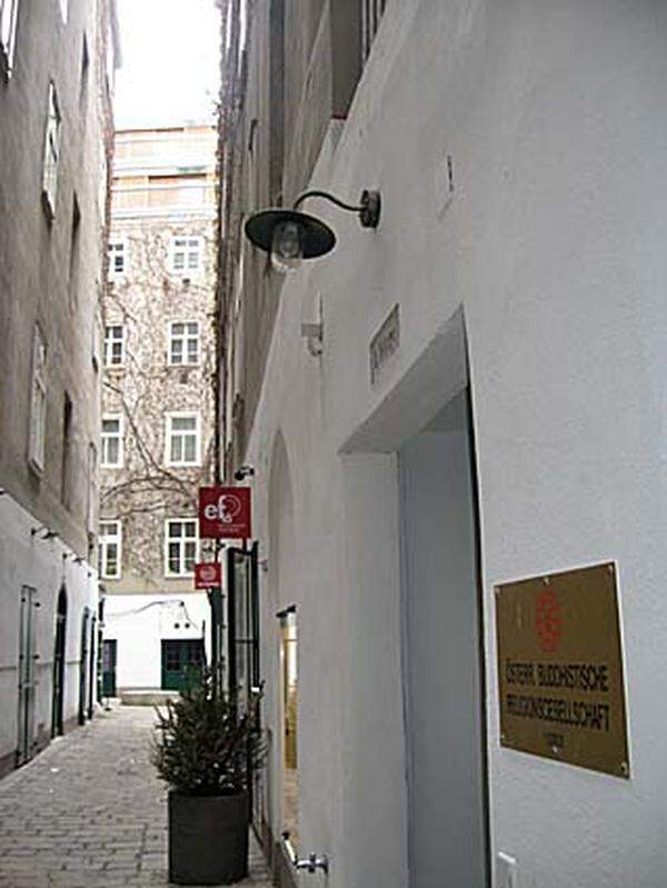 Staatlich anerkannt seit: 1983 Wichtigstes Glaubenszentrum: MandalahofMitglieder in Wien (2007): 1082Homepage