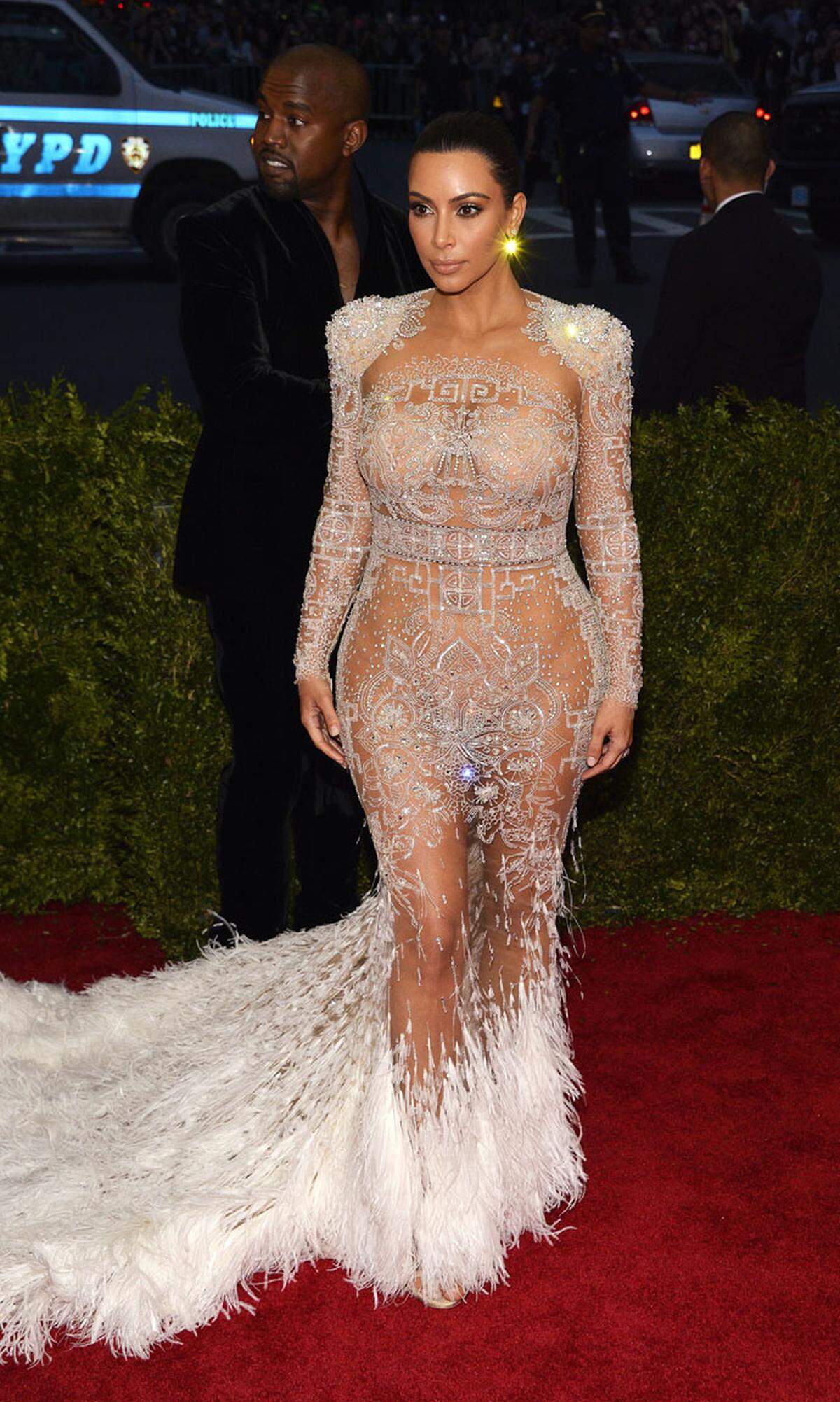 Transparenz wurde groß geschrieben, etwa bei Kim Kardashians Kleid von Roberto Cavalli.