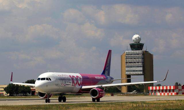 A Wizz Air Airbus A321 aircraft is seen on the tarmac after the unveiling ceremony of the 100th plane of its fleet at Budapest Airport