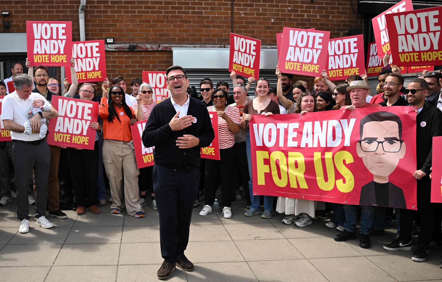 Power Struggle in London Escalates: Andy Burnham Openly Challenges Premier Starmer