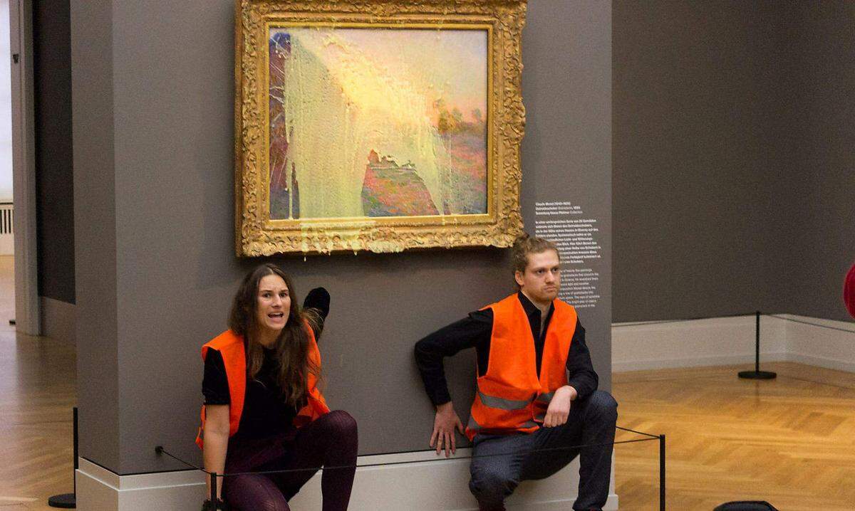 Ende Oktober 2022: In Potsdam beschmierten zwei Anhänger der «Letzten Generation» ein Gemälde von Claude Monet aus der Serie «Les Meules» mit Kartoffelbrei. Es entstand ein Schaden im fünfstelligen Bereich. 
