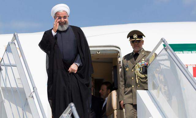Hassan Rohani auf Reisen. Nach einem Staatsbesuch in der Schweiz will der iranische Präsident am Mittwoch die vor drei Jahren abgesagte Wien-Visite nachholen. 