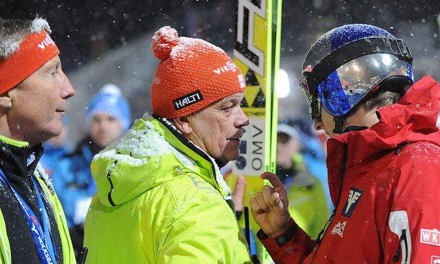 Sepp Grazer (Mitte) mit Gregor Schlierenzauer (rechts) und Walter Hofer (l.) 2017  bei der Nordischen Ski-Weltmeisterschaft in Val di Fiemme.