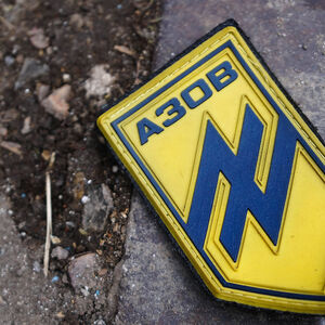 Im Abzeichen des Azow-Bataillons ist eine blaue Wolfsangel zu sehen - ein historisch vorbelastetes Symbol.