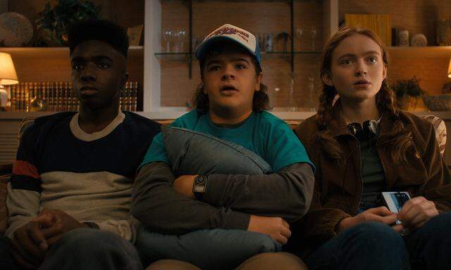 Stranger Things Season 4 (2022) (L to R) Caleb McLaughlin as Lucas Sinclair, Gaten Matarazzo as Dustin Henderson and Sa