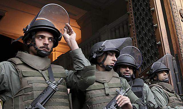 Army special forces stand at the entrance to the Egyptian Museum before a tour for the press in Cairo