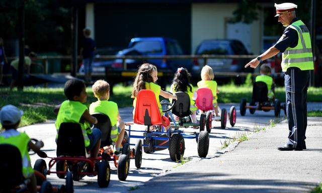 Verkehrserziehung für Kinder ist obligat – für deren Eltern plant die Salzburger Politik andere erzieherische Maßnahmen.