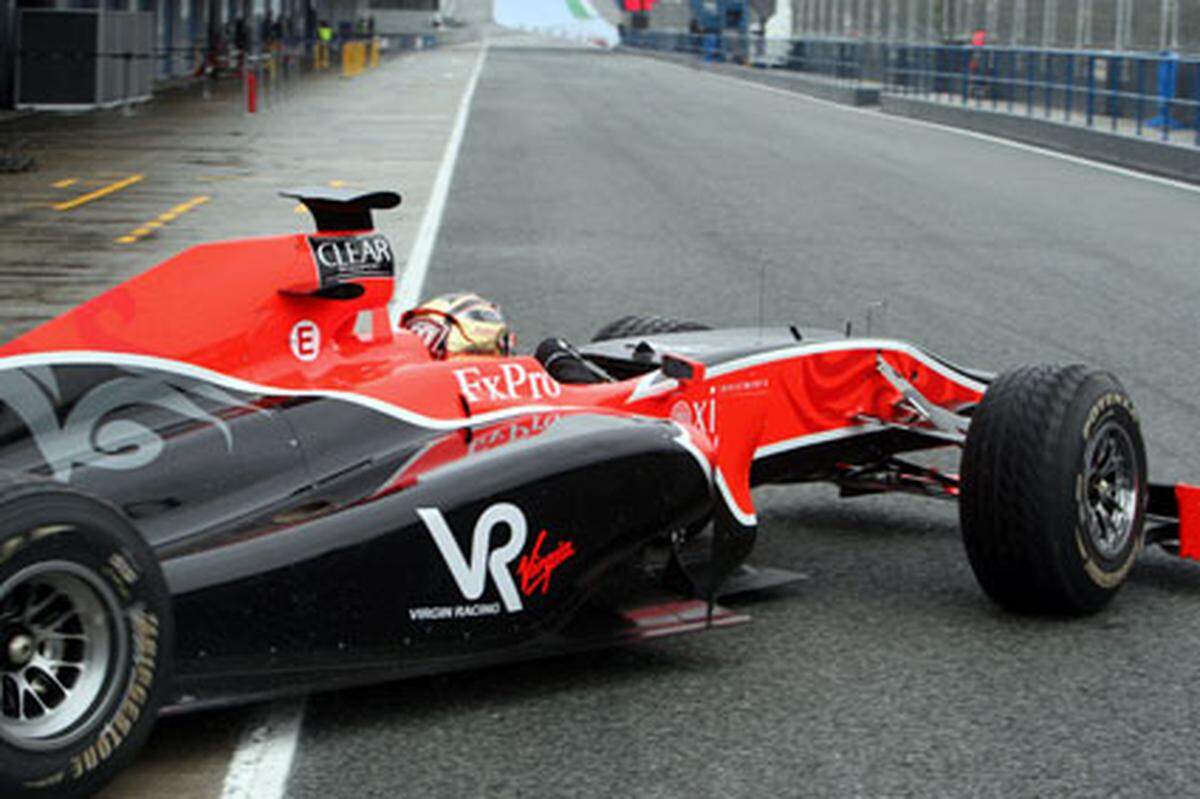 Schon am 3. Februar hatte der Neuling ein Foto seines Autos gezeigt und in Silverstone ein paar private Runden gedreht, eine Woche später wurde es in Jerez offiziell: Timo Glock steuerte vor Fotografen den VR-01 aus der Box.