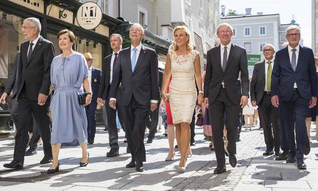 Bundespräsident Alexander Van der Bellen und Doris Schmidauer in Salzburg (l.) – hier 2018 mit Portugals Staatspräsident Marcelo Rebelo de Sousa und Christina und Wilfried Haslauer. 