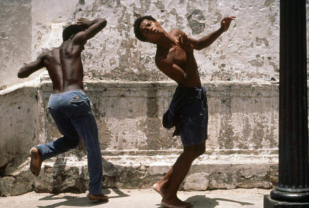Mitte der 50er Jahre wurde Burri profesioneller Fotograf. 1959 nahm Magnum Burri als Vollmitglied auf.   René Burri, Bahia, Brasilien, 1977, (c) René Burri / Magnum Photos