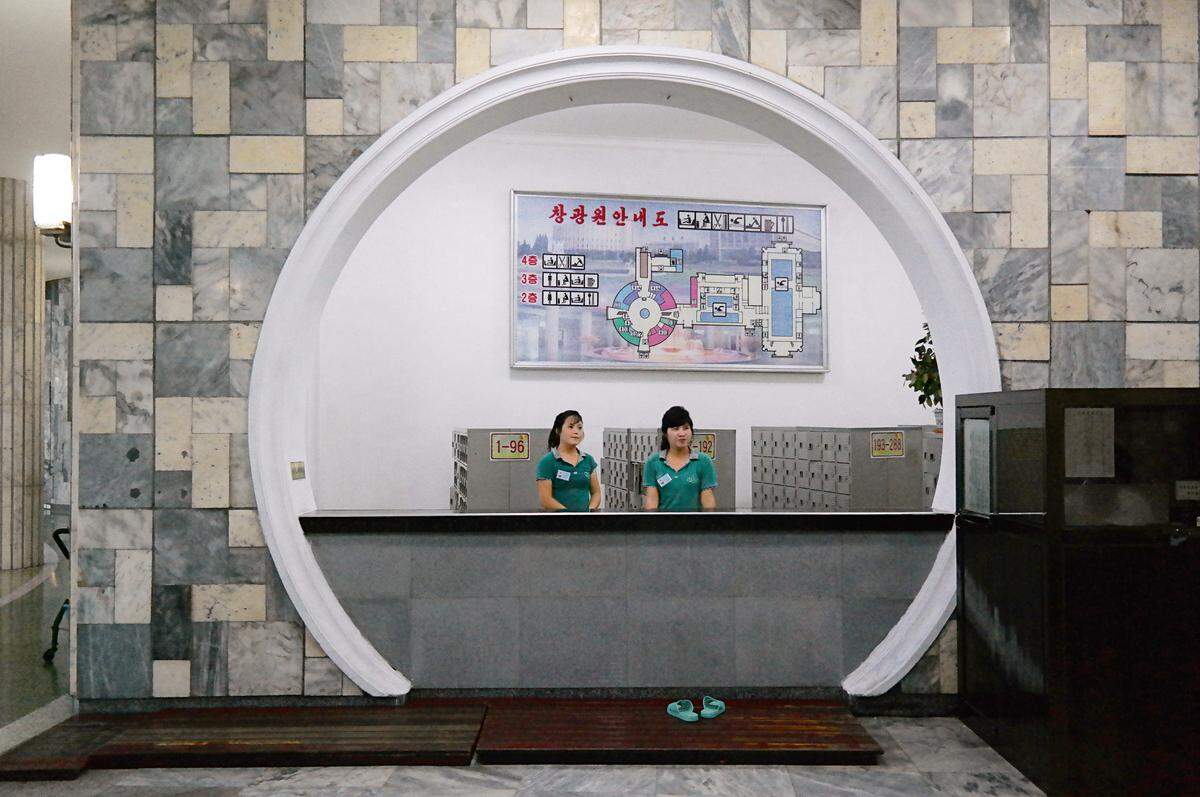 Als Prestigeprojekt der Stadt eröffnete 1980 das Changgwang-Gesundheitszentrum am Ufer des Pothong. Mit einer Fläche von 40.000 Quadratmetern und einer Kapazität für 16.000 Menschen enthält es eine Sauna, ein Badehaus, Schwimmbecken . . . 