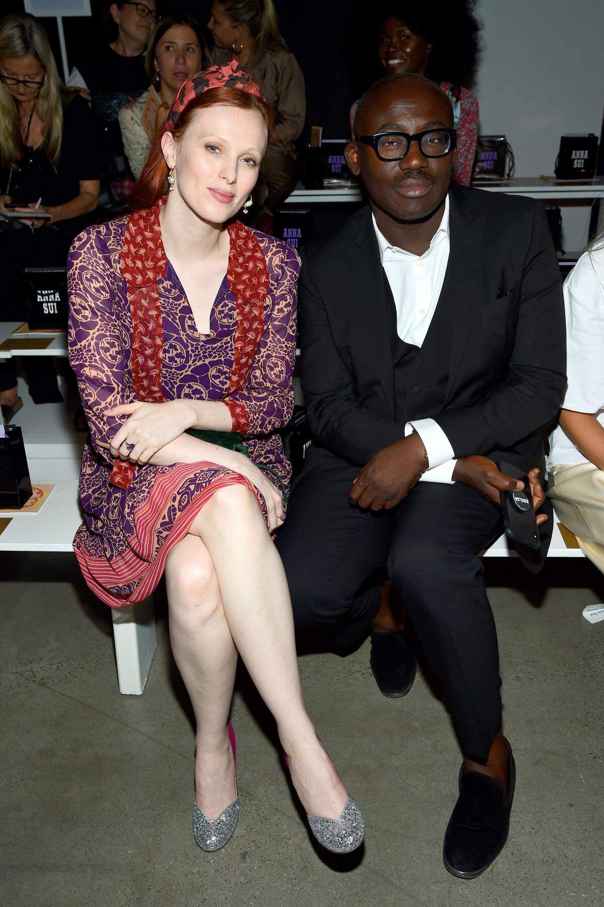 In der ersten Reihe bei Anna Sui saßen Model Karen Elson und Edward Enninful, Chefredakteur der britischen "Vogue".