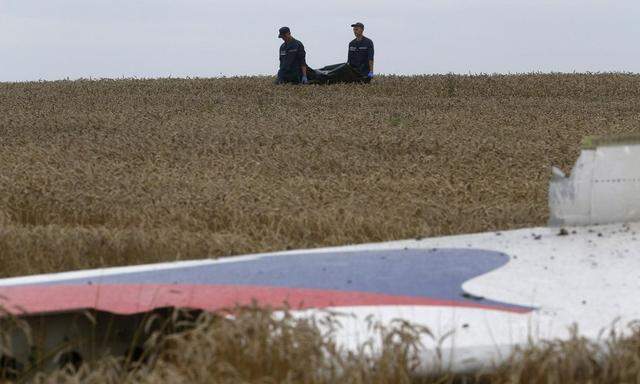 File photo of members of the Ukrainian Emergency Ministry carrying a body near the wreckage at the crash site of Malaysia Airlines Flight MH17, near the settlement of Grabovo